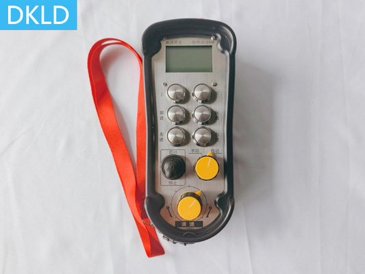 Control remoto industrial inalámbrico con interruptor de 4 canales en un entorno de campo electromagnético fuerte