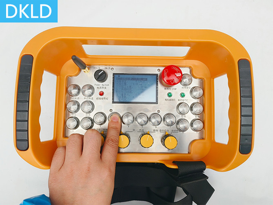 Control remoto inalámbrico industrial que puede emitir datos de configuración y proporcionar un modo de retroalimentación bidireccional